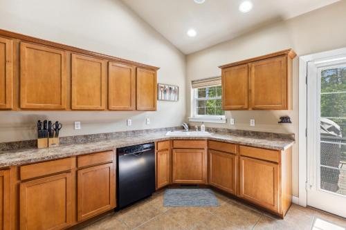 Nhà bếp/bếp nhỏ tại Bitterroot Escape