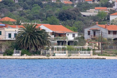 Apartments by the sea Vinisce, Trogir - 10006