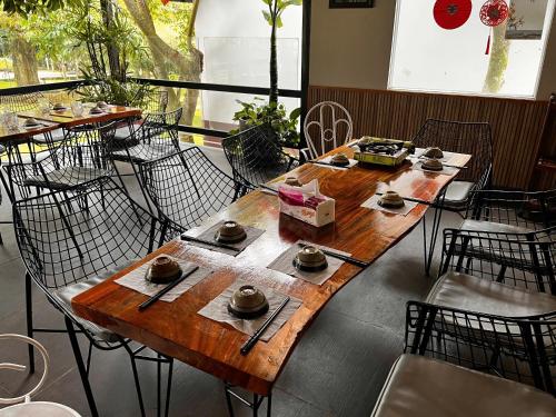 a dining room with tables and chairs in a restaurant at Hoang Dinh Homestay in Bao Loc