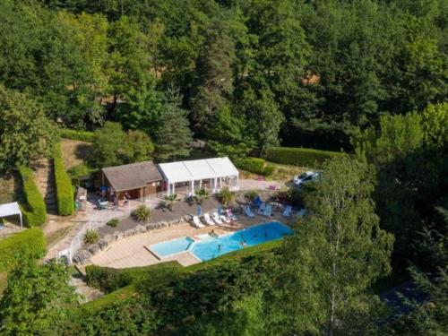an aerial view of a house with a swimming pool at Chalet spacieux pour 8 avec terrasse à Sauveterre-de-Rouergue - API-1-52-366 in Sauveterre-de-Rouergue