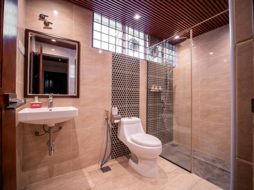 a bathroom with a toilet and a sink and a shower at Cozy-SJ-Family Holidays-Work-BBQ-Tea ceremony-Engagement in Subang Jaya