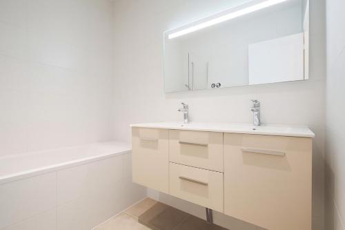luxurious apartment Av des Champs-Élysée