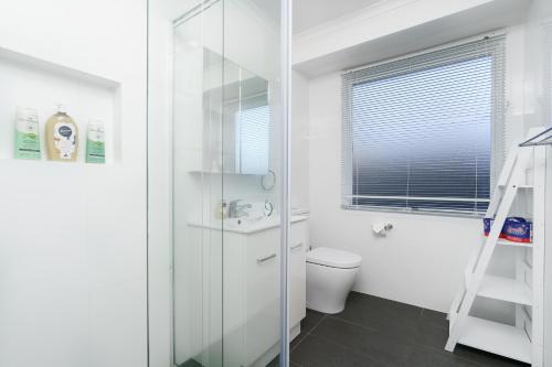 Un baño de Stylish 3Bedroom Escape in South Canberra - Hosted by Canstay