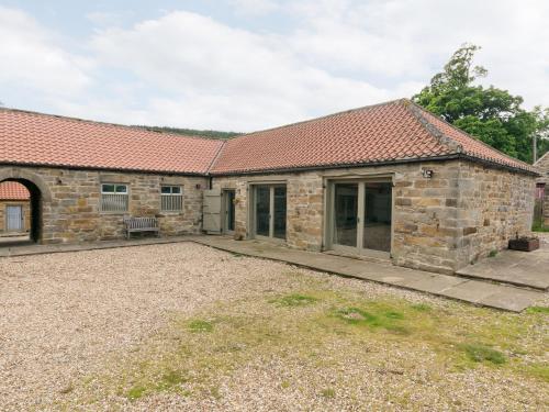 an external view of a stone house with a yard at Ingleby Barn - 27946 in Battersby