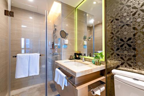 Ένα μπάνιο στο Kaifeisi International Hotel Apartment