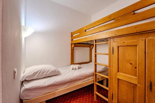 Ski View 1BR and Bunks with Balcony in Val Thorens Centre - Résidence Le Lac Blanc