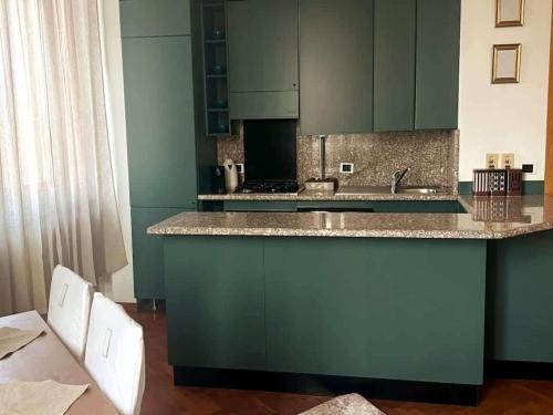 Artistic flat w wooden beams, Porta Venezia
