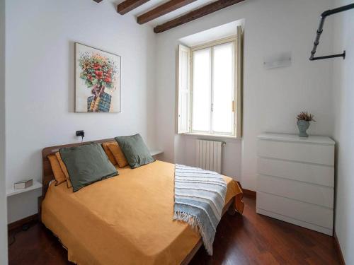 Spacious flat w wooden beams - Porta Venezia