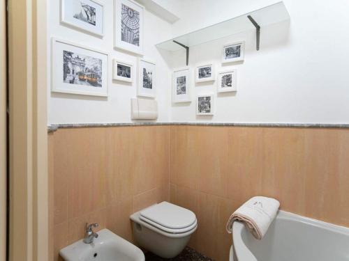 Spacious flat w wooden beams - Porta Venezia