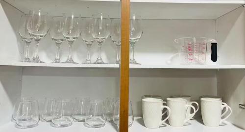 Afbeelding uit fotogalerij van Peaceful- King Beds- Attached Garage - Pet Friendly in Edmonton