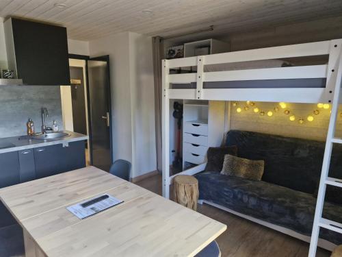Studio rénové pour 4 au pied de la piste de luge - FR-1-836-13