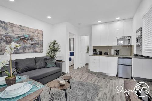 a living room with a couch and a kitchen at Cozy studio wbeach boardwalk steps kitchen in Hollywood