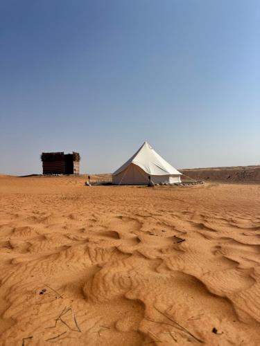 Φυσικό τοπίο κοντά σε οργανωμένο κάμπινγκ