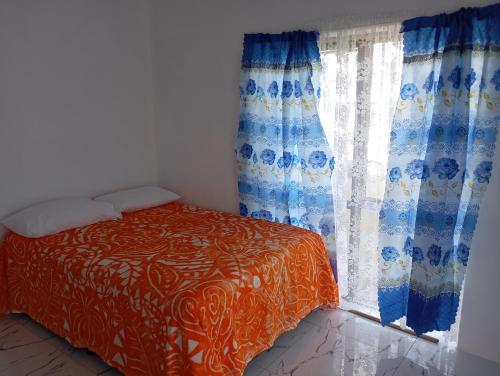 Postel nebo postele na pokoji v ubytování Tropical Hideaway