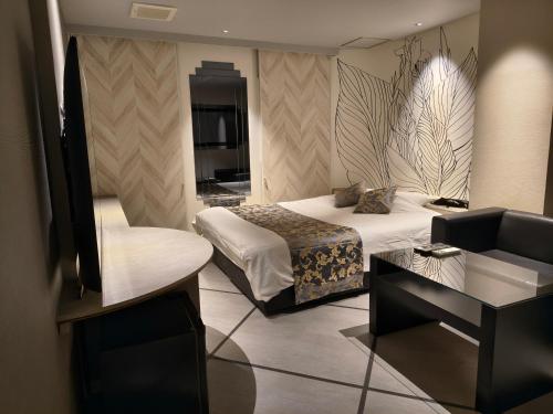 En eller flere senge i et værelse på Hotel The Moon -Adult Only-