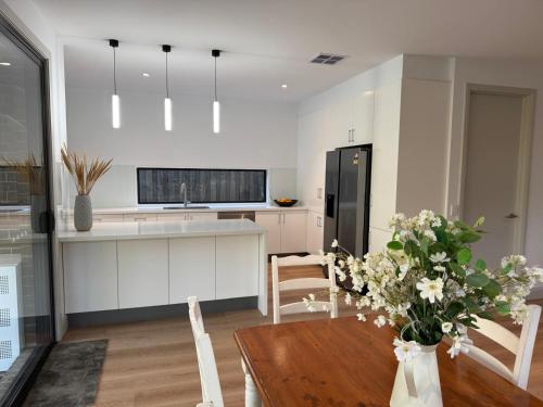 Kuchyň nebo kuchyňský kout v ubytování Seas the Day