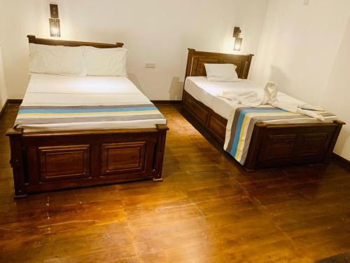 Postel nebo postele na pokoji v ubytování Stone Caving Resort Udawalawa