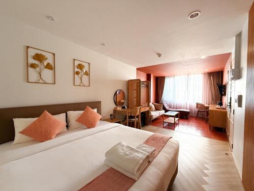 Giường trong phòng chung tại SO Zen Hotel Silom Bangkok