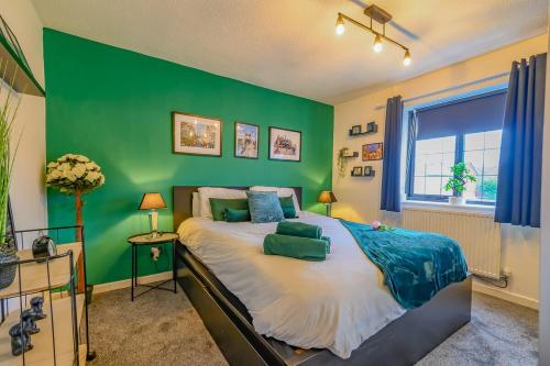 a bedroom with a green wall and a bed at 2 BR House By Eason Stays Short Lets & Serviced Accommodation Chester With Free Parking in Chester