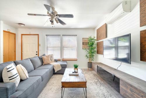 a living room with a couch and a ceiling fan at Stay Portland - Alberta Arts Luxury, Sleeps 6, Walk Score 99 in Portland