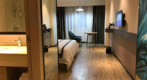 TV a/nebo společenská místnost v ubytování City Comfort Inn Jiangxia Wuchang University of Technology