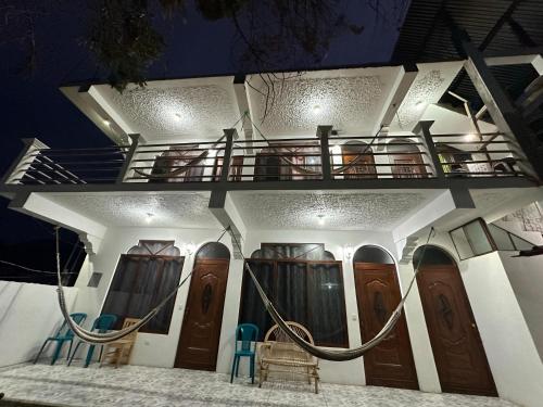 a building with a balcony with a bunch of doors at Alojamiento San Juan in San Juan La Laguna