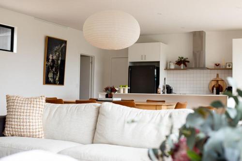Gallery image of White Beach Retreat - Luxury With Water Views in White Beach