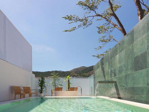 a swimming pool in the backyard of a house at Yamamura Bekkan in Nagato