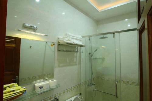 a bathroom with a shower and a glass shower stall at Lam Ha Resort in Phu Quoc