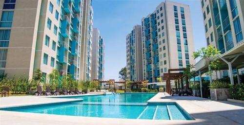 Πισίνα στο ή κοντά στο Cozy & spacious apartment very central in San José