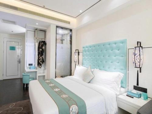 Ένα ή περισσότερα κρεβάτια σε δωμάτιο στο Xana Hotelle Beijing Qianmen Footbridge Metro Station