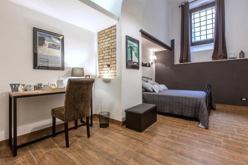 A bed or beds in a room at Del Falco Boutique Rooms San Pietro