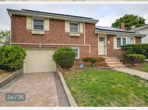 Gallery image of Belmont Lux Escape - Walkable Studio 19 Miles to Manhattan in Elmont