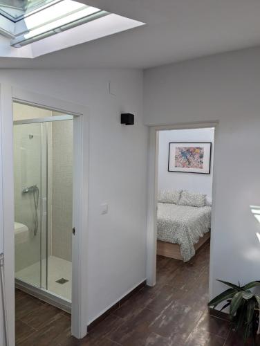 Ένα μπάνιο στο Duplex con vistas en el centro de Aracena