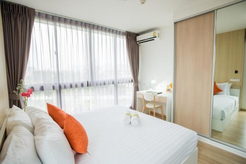 Ένα ή περισσότερα κρεβάτια σε δωμάτιο στο Connext Residence Phuket