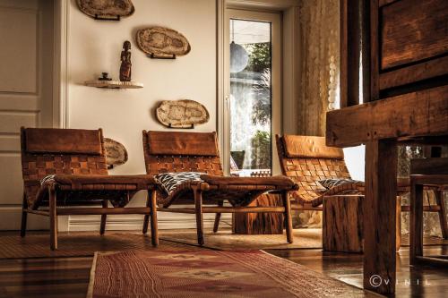 a living room with chairs and a window at Villa Nao in Roxton Falls