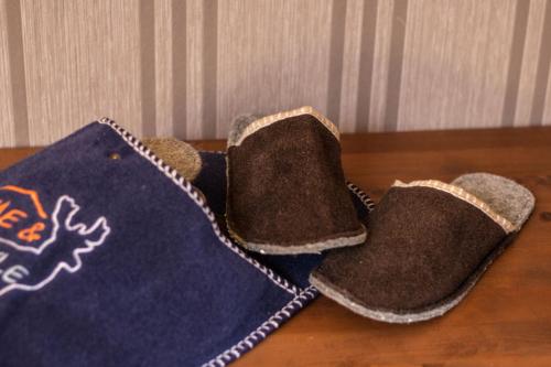 a pair of socks sitting on top of a table at Hof Seebrookquelle in Schlesen