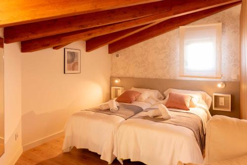 Ένα ή περισσότερα κρεβάτια σε δωμάτιο στο ALAIA ROOMS, Apartamentos Turísticos 0002