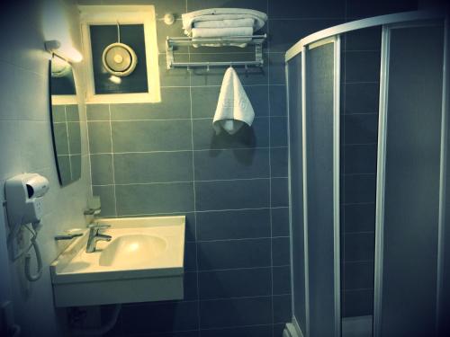 Un baño de Fareeq Hotel
