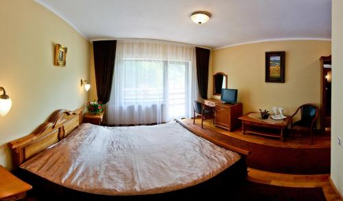 Gallery image of Pension Curmatura Stezii in Răşinari