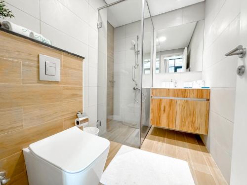 a bathroom with a toilet and a shower at Vista Grande Luxury 3br In Reem By Ayla in Abu Dhabi
