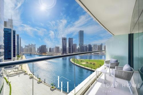 LUX The Bays Edge Canal View Suite