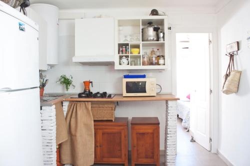 a kitchen with a counter with a microwave at Apartamentos Málaga Centro Hernán Ruiz de 4 a 8 Personas in Málaga