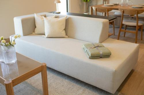 Χώρος καθιστικού στο Margot Apartments By MrW