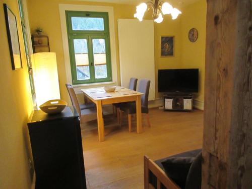 TV a/nebo společenská místnost v ubytování Ferienwohnung Schönmünzblick - Urlaub im Nationalpark Schwarzwald - Schwarzwald Plus inklusive