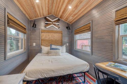 a bedroom in a tiny house with a bed at Stay Portland - Tiny Aztec - Walk to Local Shops & Restaurants in Portland