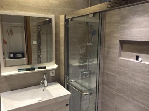 Un baño de Watergate Boutique Hotel