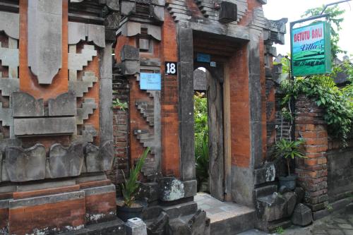an old brick building with a sign on it at Betutu Bali Villas in Ubud