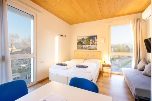 a room with two beds and a couch and a table at 214 Salzburg, Studio Apartment, 30m2, 2-4 Personen in Klagenfurt