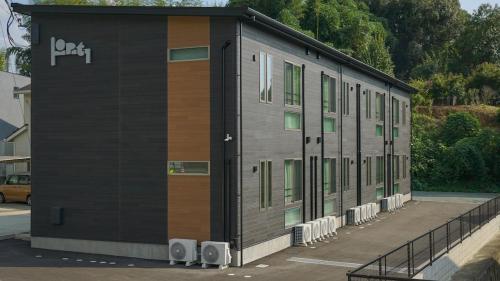 Το κτήριο όπου στεγάζεται  το διαμέρισμα